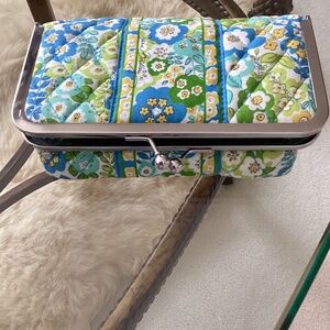 NWOT. Vera Bradley Lined Kiss Clip Make Bag